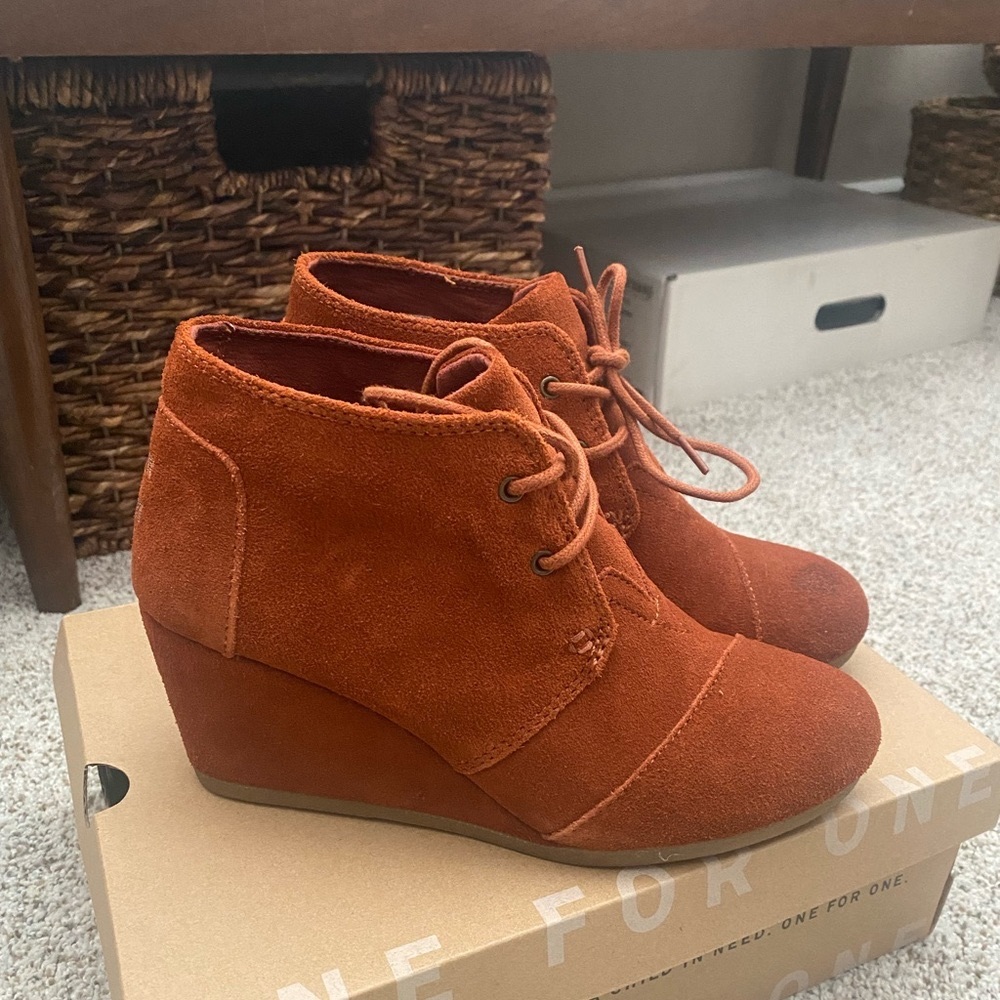 Toms Desert Wedge Cognac Suede Woman’s 7